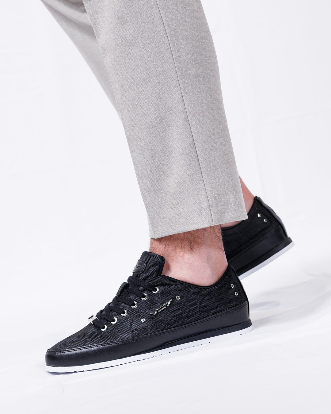V 07 YACHT SQUARE BLACK SNEAKERS NOIR 8